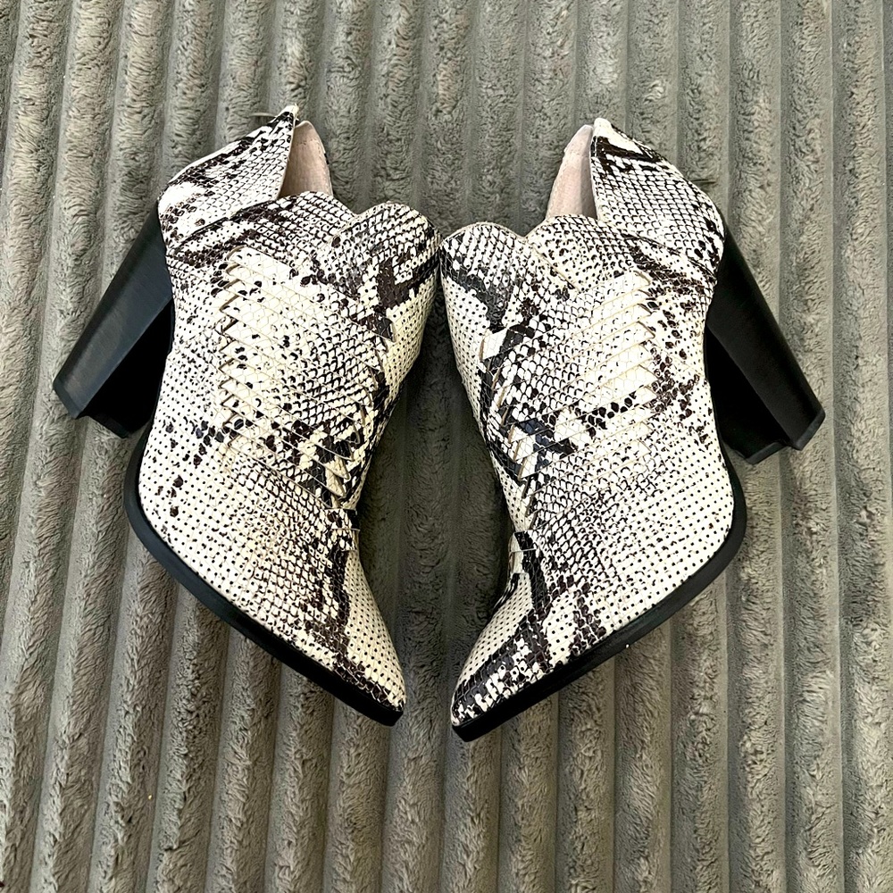 Vince Camuto snake print cowboy booties 9.5 3 inch block heel